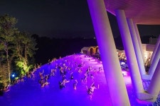 “이 시국에 호텔 풀 파티…“ 국내 여수·강릉 밤에 풀 파티 했다