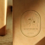 그 골판지 패키지를 패커티브에서 제작했어요 📦 앞면에 금박의... 후가공으로 ‘박’을 인쇄하는 경우, 이처럼 선물 같은 느낌을 더욱... 