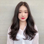 #정용하디자인 긴머리 자연스러운 웨이브와 겨울에 어울리는 컬러 디자인😊 . . . 문의 💌 디엠, 댓글, 카카오톡