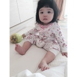 @ahlyn_ahin_lover on Instagram: “아린이도 #화이트데이 첫 사탕💮💮💮” | Kids, Fashion, Robe