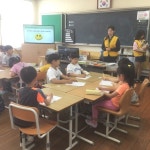 원광대학교 동물매개치료학과 계문초등학교 동물매개교육 활동 중 입니다
