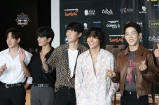 더로즈 The Rose 더로즈 The Rose | Fashion, Coat, Lab coat