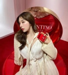 퓨어디 🇰🇷 PURE.D on Instagram: “@valentino.beauty 💋 발렌티노 뷰티가 한국에 런칭했어요 😉 제가 가장 사랑하는 컬러 레드가 한가득!!... 