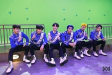 [온앤오프] 뮤비 대신 블록버스터 무비를 찍어버린 온앤오프의 MV 촬영현장! : 네이버 포스트 in 2021 | Male artist, Record label, Debut