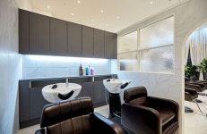 화이트톤 모던한 분위기의 18평 미용실 인테리어 (영등포구 대림동)