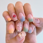 그날의네일, 실장수진ꗯ̤̫ on Instagram: “#화가곰돌이네일 + 동백꽃에 곰돌이엠보까지ᰔ” | Nail designs, Cute nails... 