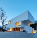 This small luxury hotel has 22 suites. #hotel #architecture #italy | 현대 건축, 고급 주택, 건축 디자인