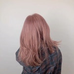 만의 레시피로 어디서도 빛나는 컬러를 경험하세요🌱 . #레드핑크 #애쉬핑크 #레드염색 | 헤어스타일 아이디어, 긴 머리 헤어스타일, 염색 머리