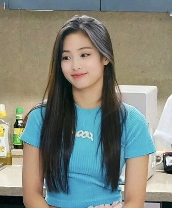 Pin de op.alkyaaaaa em 베이비몬스터 아현