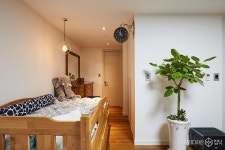 화이트톤과 우드로 따뜻한 공간을 연출한 43평 아파트 인테리어