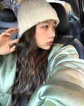 Pin page 울 핢니가 떠준 비니 그리고 여니동 with Mr. 정 💂♂️ BGM으로 카디비 언니가 부른 캐롤 넣고싶으나 심의에 걸릴까봐 참는다...