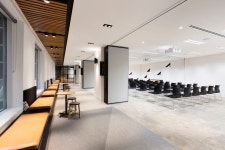 fully operable doors separate pre-function and main space | 회의실 디자인, 천장 디자인, 사무실 디자인