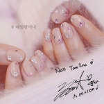 _ #네일탐이나연예인 이라면 한번씩 다 했다능 #청하 손톱!! 엄지는 요청디자인으로 포인트!! 역시 네일아트 센스 죽여줘여👍 @chungha... 