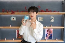 Pin page 230525 [C-BOX] <크래비티 파크> 카페 특집 비하인드 | Lucia, Groovy