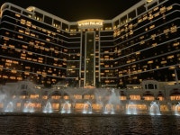 Pin page #MACAU #travel #macautravel 윈호텔 분수쇼 | Photo wall, Home decor, Decor