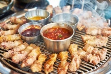 특히나 제주는 먹는 즐거움을 가장 핫하게 느낄 수 있을 만큼 풍부한 먹거리가 자랑인데요, #제주흑돼지 특별하게 먹을 수 있는 #까망돼지서귀... 