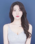 돈두스튜디오/부산증명사진관 on Instagram: “. 푸른 남색의 배경지와 잘 어울리시고 너무 예쁘신분 :) 특별한 증명사진 남기러 오세요 💕”