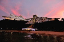 Cruise Hotel, Jeongdongjin, Gangneung City, Gangwondo Province, Korea (썬크루즈 호텔, 정동진, 강릉, 강원도,… | 호텔