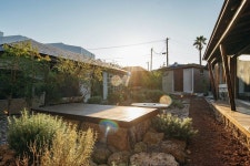 제주도 돌담집에 있는 Lacey Kim님의 핀 - 2021 | 야외 장식, 정원, 허브 가든