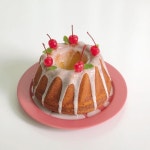 도이 on Instagram: “Lemon cake 짝꿍 생일기념 케이크♥️ 레몬케이크에 체리로 데코 했어요✨ 이번주도 즐거운 주말 보내세요... 