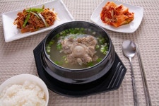 Korean Oxtail Soup Recipe (Kkori Gomtang 꼬리곰탕) - James Strange