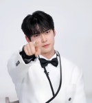 샤인멍또캣 Pin de hyunwoo Yoon en ZEROBASEONE（제로베이스원） en 2024