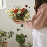 숲속을걷다 on Instagram: “숲속을걷다 12월 정규반 안내 상단 링크 블로그를 통해 확인 가능합니다.” | Flowers, Floral, Rose