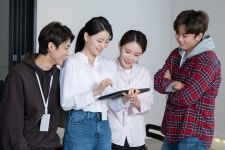 Pin page 최고의 팀은 훌륭한 팀 문화로 만들어집니다. ⠀ 🙋 우리가 만든 주문 시스템으로 대기시간이 줄었습니다. - 공유된 목적과 의미... 