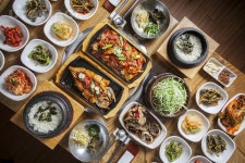 나물요리, 밥상, 상차림, 돌솥, 돌솥밥, 영양돌솥밥, 영양밥, 쌀밥, 건강식, 건강음식, 웰빙음식, 황태구이,… | Ethnic recipes, Food, Bibimbap