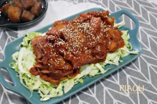 야들야들한 고기의 식감이 살아있는 :: 매콤 제육볶음 황금레시피 ! | 요리, 식품 아이디어, 탄두리 치킨