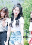 플래시24- > 연예/스포츠 > 서연 #프로미스나인 흰티에 청바지