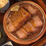 Instagram의 채리미님: “익선동맛집, 인생 돈가스,,😋 #경양카츠 평일 낮에 웨이팅 한시간하고 먹은 귀하고 귀한 돈가스😘 #안심카츠 와 #족발카... 