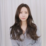 겨울엔 머쉬룸 골드로 톤다운 !! 고급스러운 느낌까지 ~!! | 헤어스타일 아이디어, 긴 머리 헤어스타일, 애쉬 브라운