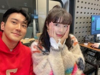 정은지의 가요광장 on Instagram: “#정은지의가요광장 #만남의광장 #술도녀 우우우와아아앙 지구 친구들 왔다 🌍🌍 지금 가요광장... 
