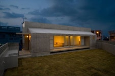 정원을 중심으로 안과 밖이 기분 좋게 이어지는 집 | 호미파이 & homify | 縁側のある家, 縁側, 家