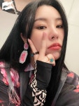훔치다가 경찰서 왔어요,,,, 근데 어라라? 휘인이가 옆에 있는 거예요 왜냐고 물어보니까 정휘인 얼굴 항상 열일해서 주 52시간... 