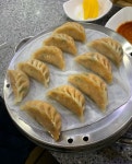 명륜 왕만두 - 가톨릭대학교 성신교정 한정식 / 백반 / 정통 한식 | 맛집검색 망고플레이트 | 음식, 식품 아이디어, 한식