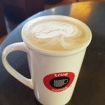 좋군. 배가 따뜻해졌어 #캠핑 #camping #캠핑대신방콕여행 #방콕여행 #태국여행 #truecoffee #트루커피 #방콕커피숍 | 라떼, 커피숍, 방콕