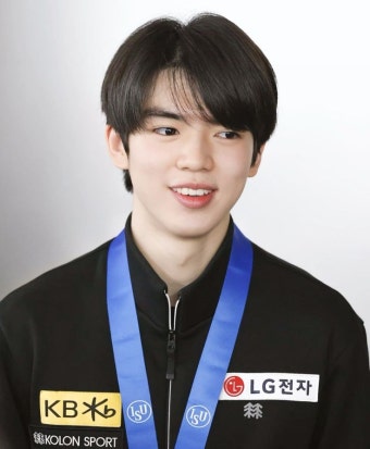 차준환, 하늘을 찌르다: 2025 동계 아시안게임 금메달리스트의 활약에 눈이 부시다!