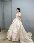 하우스오브에이미 👰🏻 on Instagram: “#하우스오브에이미 #실크풍성드레스 우아하고 고풍스러운 분위기가 물씬 풍기는 #하오에 인기드레스.... 