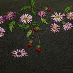 아직은 선선한 저녁~~ 창가로 들어오는 바람이 션하다 자수놓기를 멈추고 ~~ 커피한잔의 여유를~ #자수 #꽃자수... 