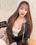 윤블리 Yoonbly on Instagram: “메롱롱😛꿀주말 잘보내고 있으신가욥 ?!❤️ 저는 인친님들이 올리는 음식사진,술사진 보면서 대리ᄆ... 