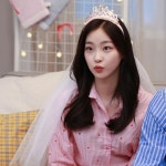 민채 미모에 무릎 꿇었다고요,, .내일 7시 최엔딩 하는거 안 까먹었지?🥰 PC: 킹콩 by 스타쉽 . . . . #에이틴2 #최엔딩 #플레이리스트... 