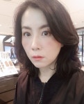 일년에 두번정도 샵에 가서 받아보다가 나도 데일리로 간단 메이크업하고 싶어서 테크닉 배우러 가본건데.. 어색하고 안어울리는듯.. 기본적인... 