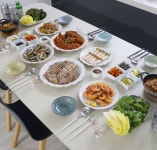 어제자 백여시🔥🥚친구 오빠들 집들이ㅋㅋ 다들 하나같이 어서 사진 찍으라고 하는데 그르케 남자 다섯이서 쳐다보고 있으면 어케 찍어요..... 
