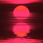 Stunning Sunset: 해질녘.. 붉은 둥근 공은 이내 검은 바다의 입속으로 꿀꺽 사라졌다. 우리의 무거운 발걸음과 마음도 이내 함께 가져가... 