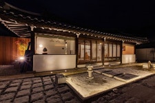 한옥스테이 여유 - YEOYU - 디자인투플라이 한옥스테이 여유 - YEOYU - 디자인투플라이 | Modern greenhouses, House styles... 