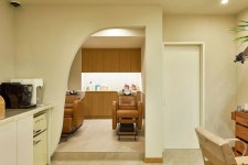 화이트우드톤에 조명으로 포인트를 준 11평 헤어샵인테리어 (송파구 오금동)