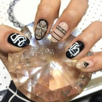 @nail_women_ #손톱하는여자 #신림역네일샵 #신림네일 #젤네일잘하는곳 #이니셜네일 #시크네일 #크롬하츠네… | Heart nails, Nail art, Nails