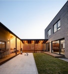 Pin page interior design/exterior design에 있는 핀 - 2024 | 마당 디자인, 콘크리트 집, 건축 집